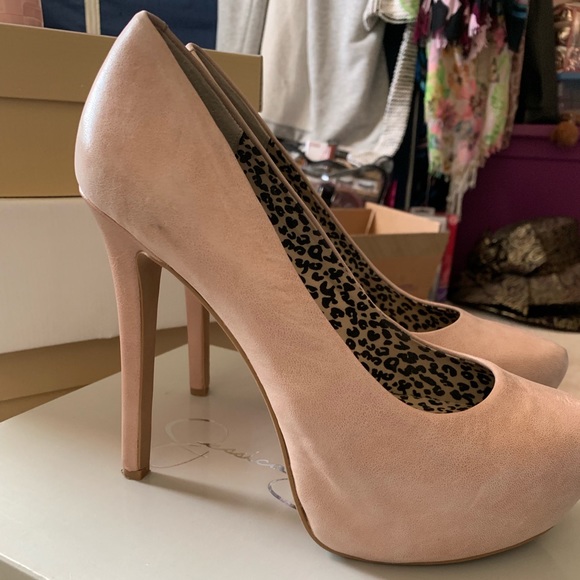 Beautiful pale pink Jessica Simpson pump - Picture 2 of 7